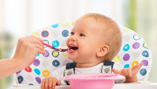 Полезни съвети и примерно меню за хранене на бебе между 9- ия и 12-ия месец